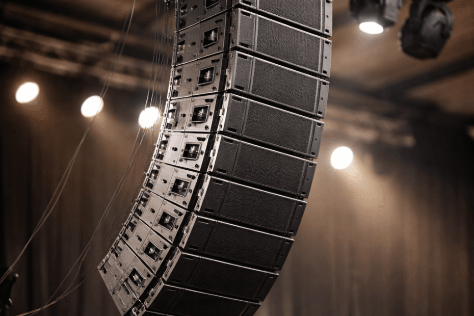 System nagłośnienia liniowego na scenie