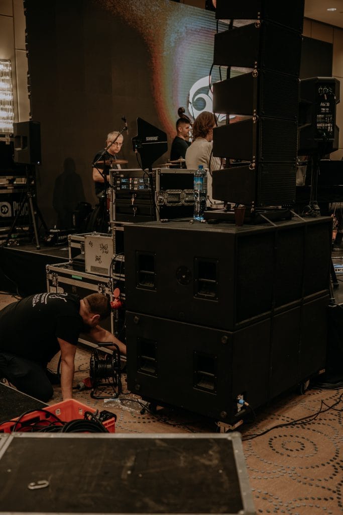 Wynajem sprzętu czy pełna obsługa techniczna wydarzenia – co wybrać?