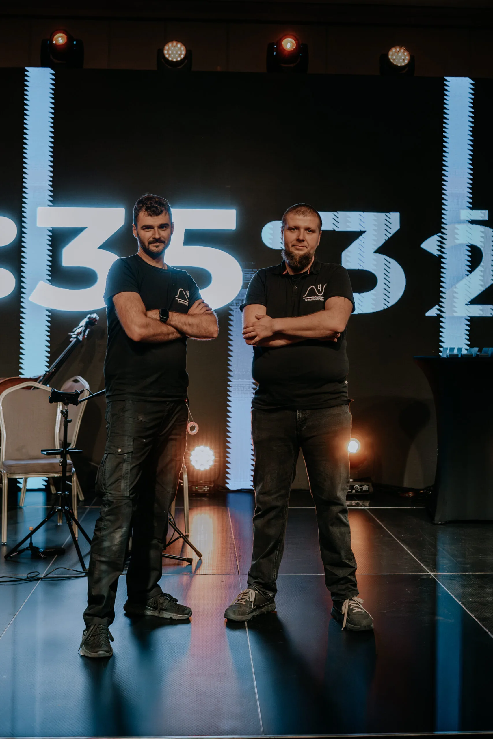 Łukasz i Bartek na scenie podczas gali KSOS