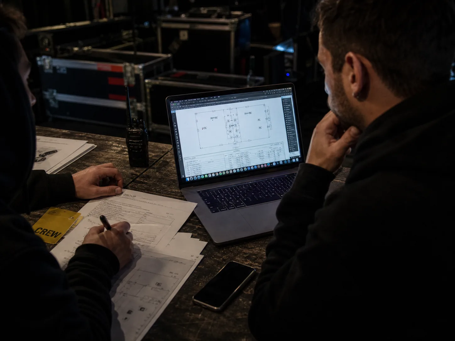 Dobór rozwiązań technicznych i wycena eventu – planowanie nagłośnienia, oświetlenia i obsługi technicznej wydarzenia